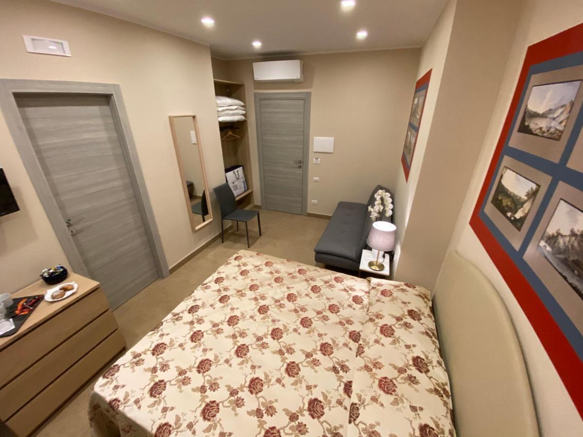 Mdc Luxury Rooms Napoli Esterno foto